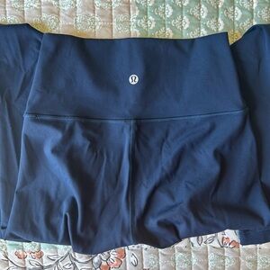 Navy Blue Wunder Under Luxtreme Lulu leggings, size 4, 28 inch inseam.